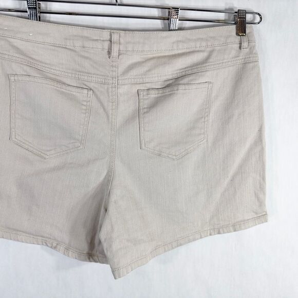 Cato Plus Size 20W Denim Shorts Cream White Jean High Rise 5 Inch Womens 1325 - Picture 6 of 8